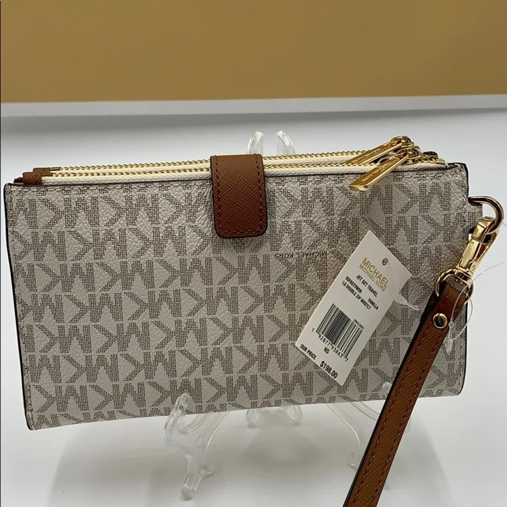 MK Jet Set Travel Double Zip Wrstl Smartphone Case